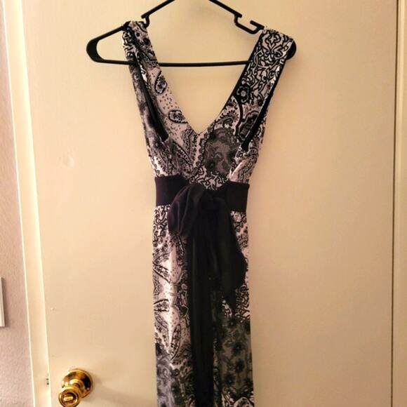 Black and White Dress - Picture 11 of 13